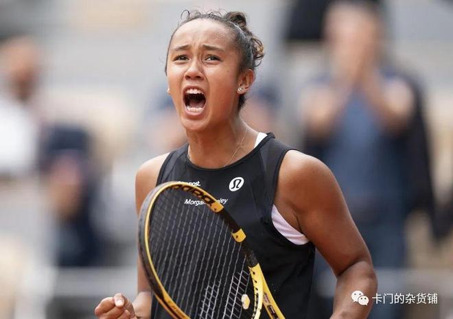 右拳背后的 右拳背后的