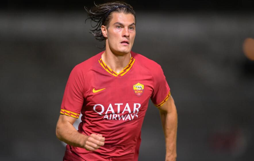 挥舞着旗帜 挥舞着旗帜