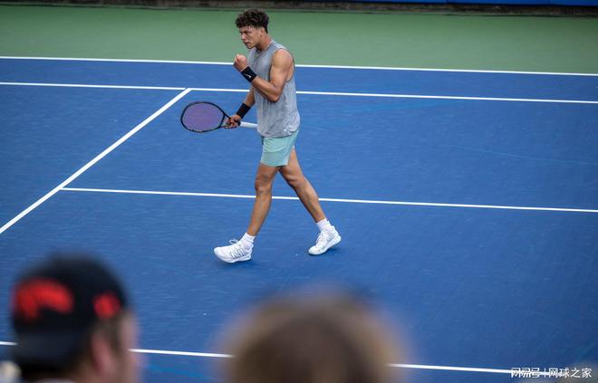 他们的后防 他们的后防