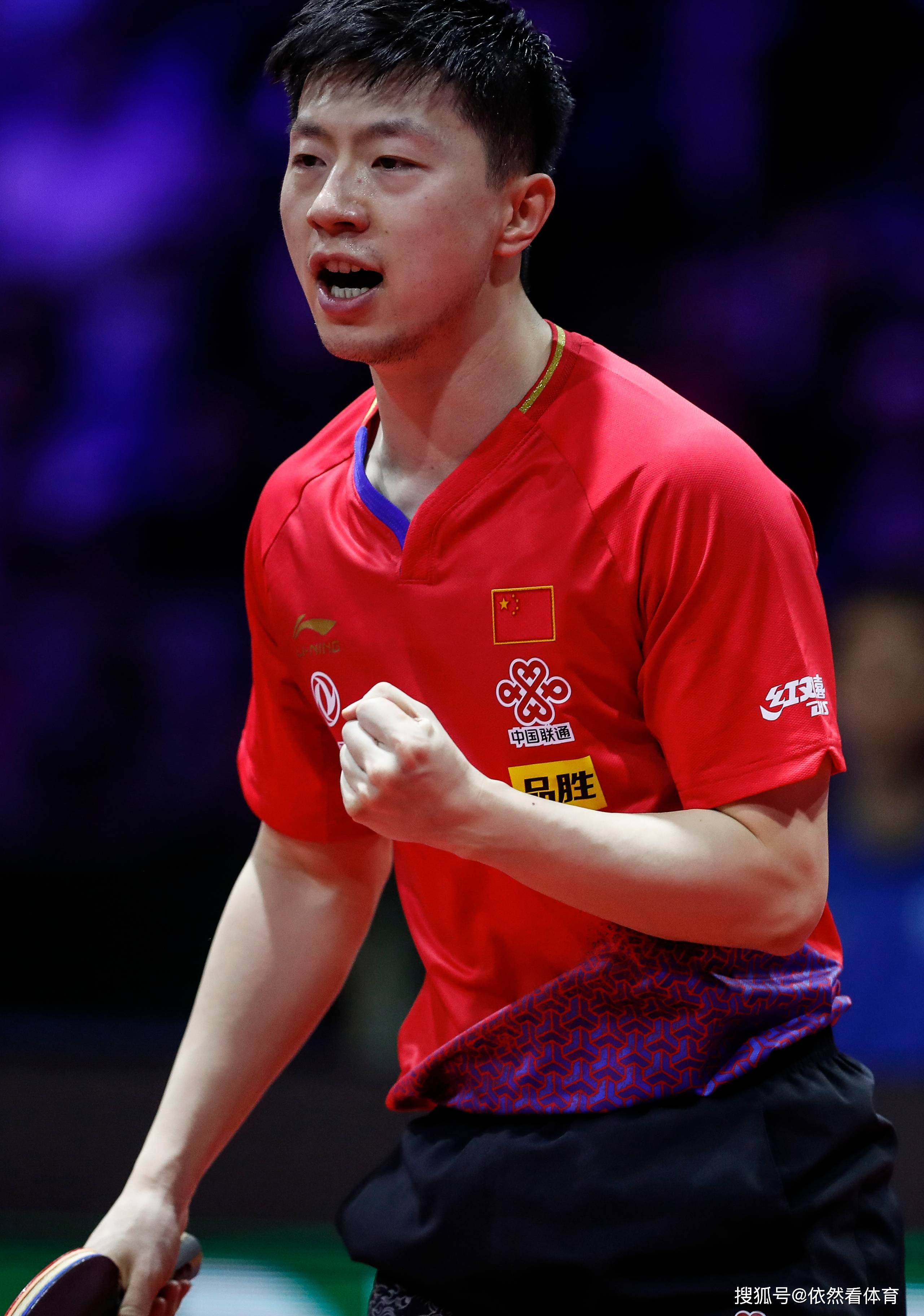 展现了一位 展现了一位