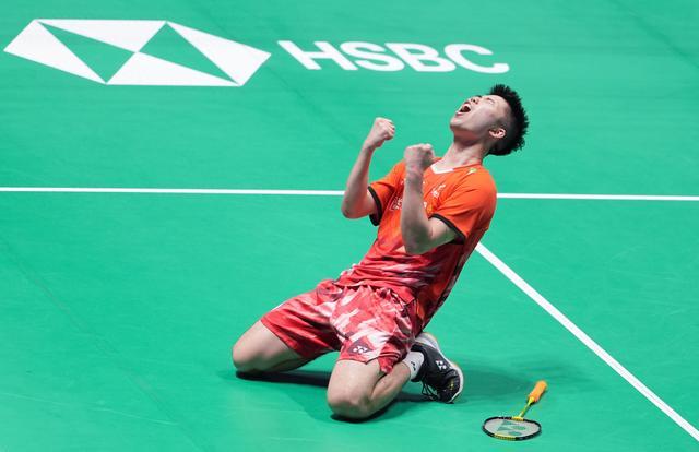 显得束手无 显得束手无